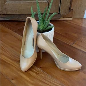 Nine West tan heel